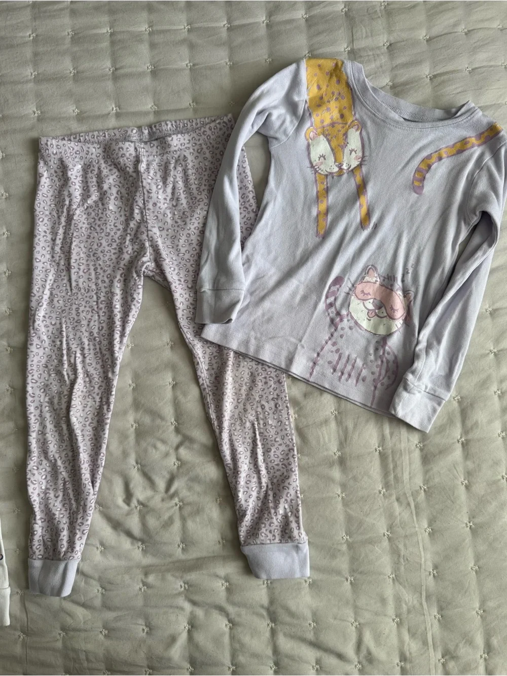 Carter’s Girls 5T 2 Cotton Pajama Sets Cat Print Long Sleeve Sleepwear Bundle